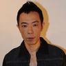 ionbet88 online gelandang Atsuto Kitamura (tahun ke-2) melakukan tekel untuk menyemangati tim